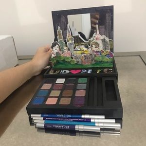 ⚡️Urban Decay NYC with four free eye pencils!